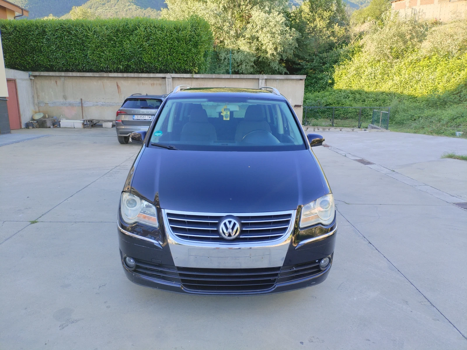 VW Touran 2.0 TDI BMM 6ск 7места Hi-Line Navi, снимка 3 - Автомобили и джипове - 54904845