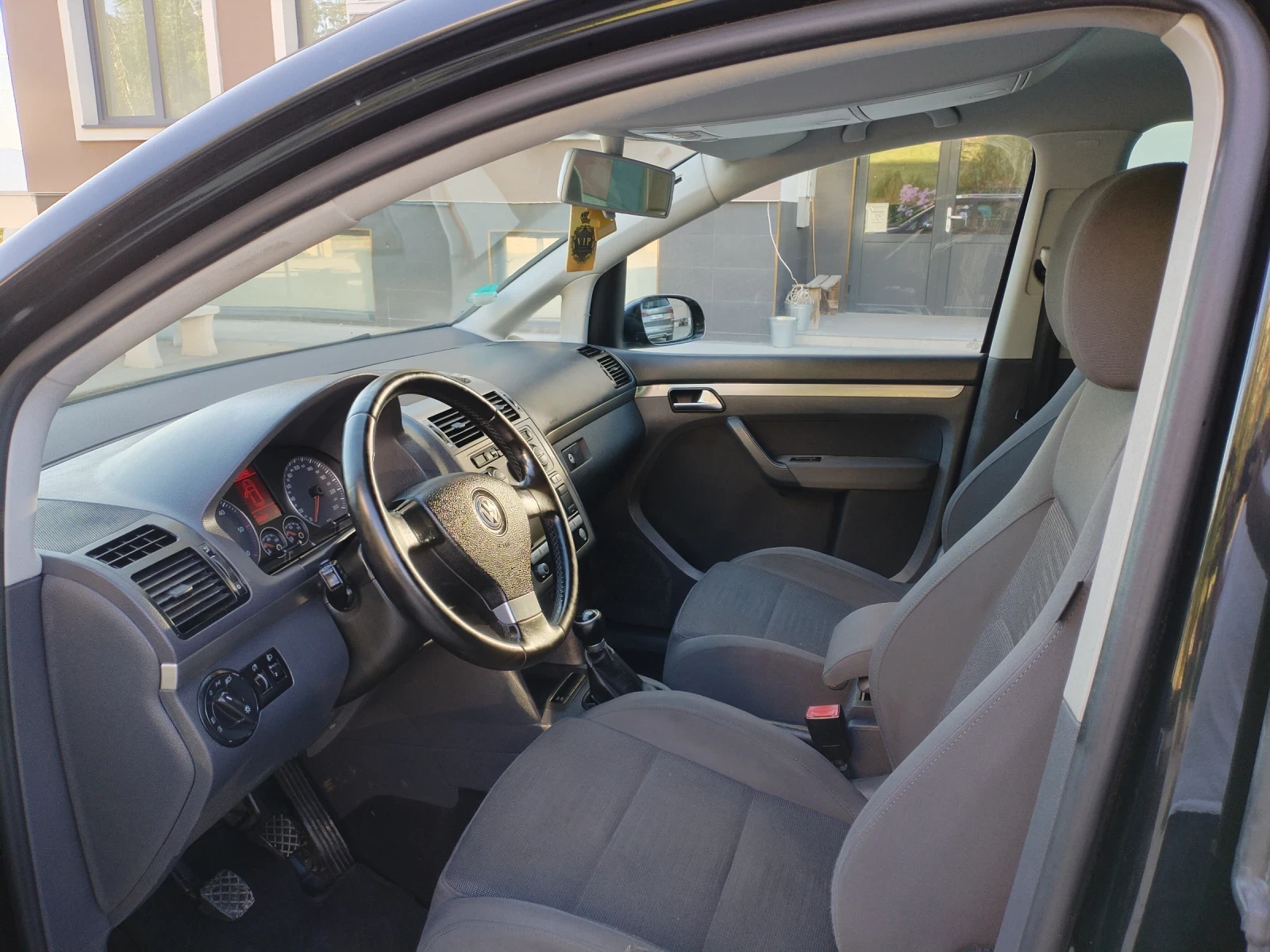 VW Touran 2.0 TDI BMM 6ск 7места Hi-Line Navi, снимка 10 - Автомобили и джипове - 54904845