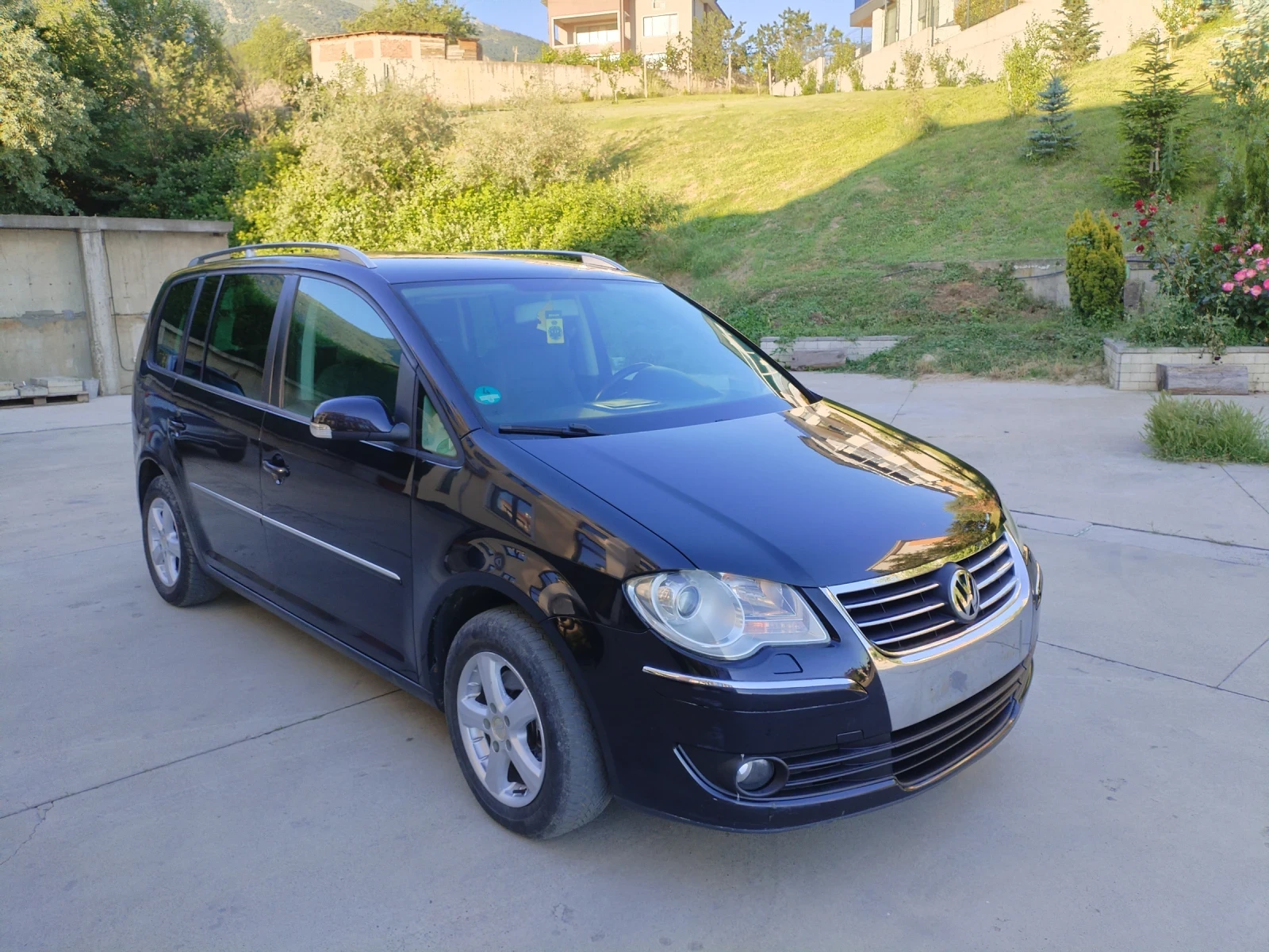VW Touran 2.0 TDI BMM 6ск 7места Hi-Line Navi, снимка 4 - Автомобили и джипове - 54904845