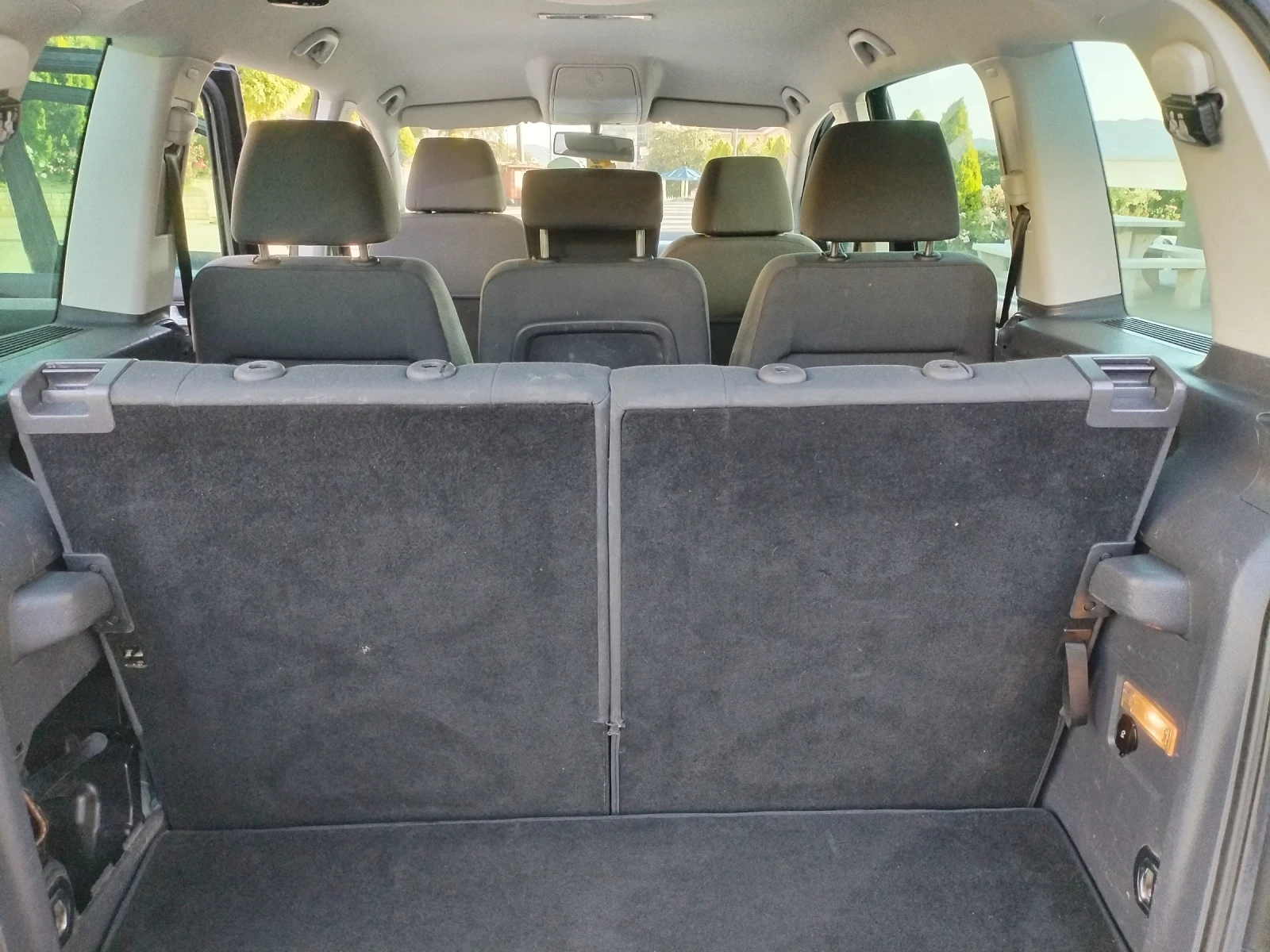 VW Touran 2.0 TDI BMM 6ск 7места Hi-Line Navi, снимка 15 - Автомобили и джипове - 54904845