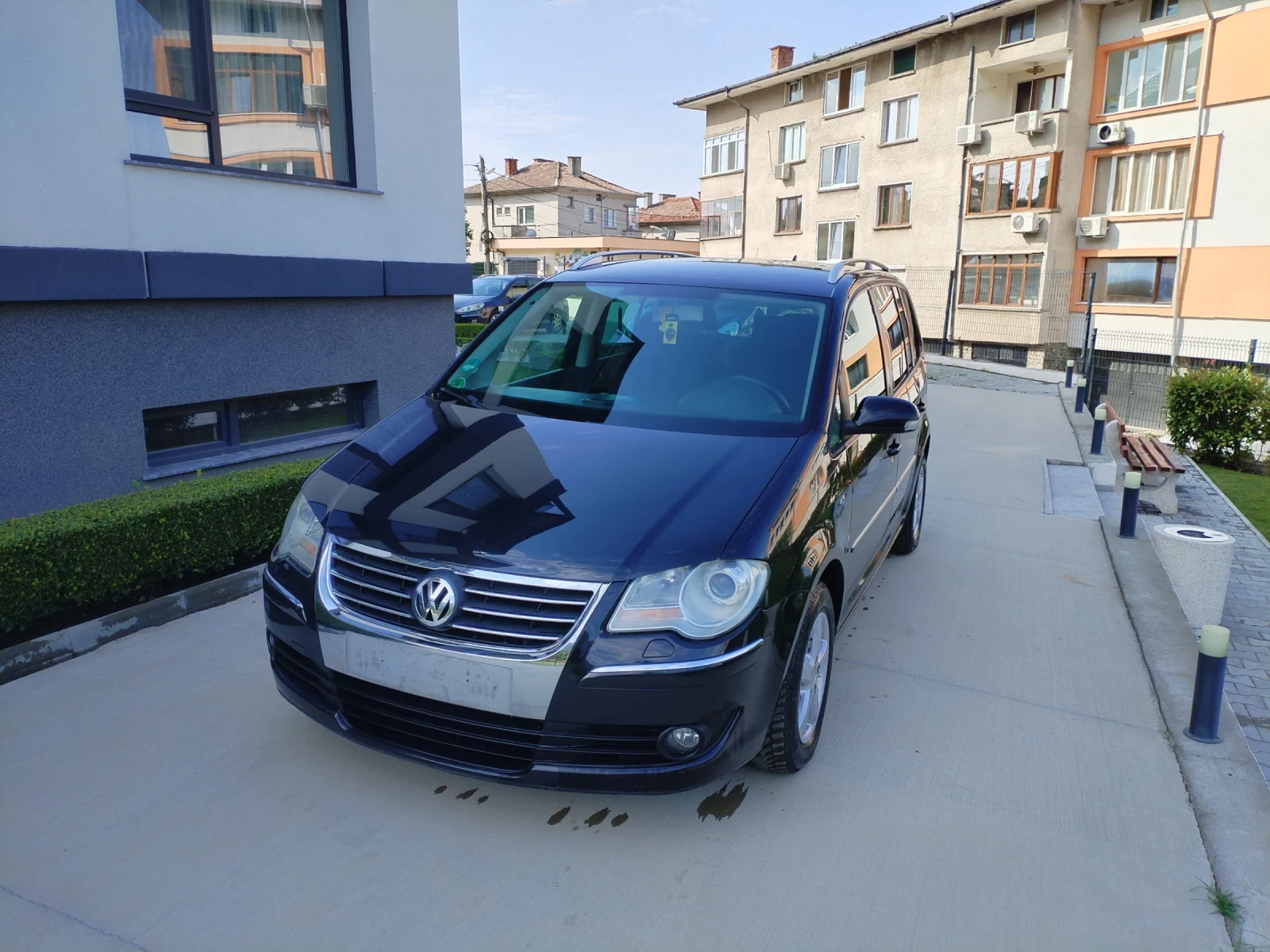VW Touran 2.0 TDI BMM 6ск 7места Hi-Line Navi, снимка 2 - Автомобили и джипове - 54904845