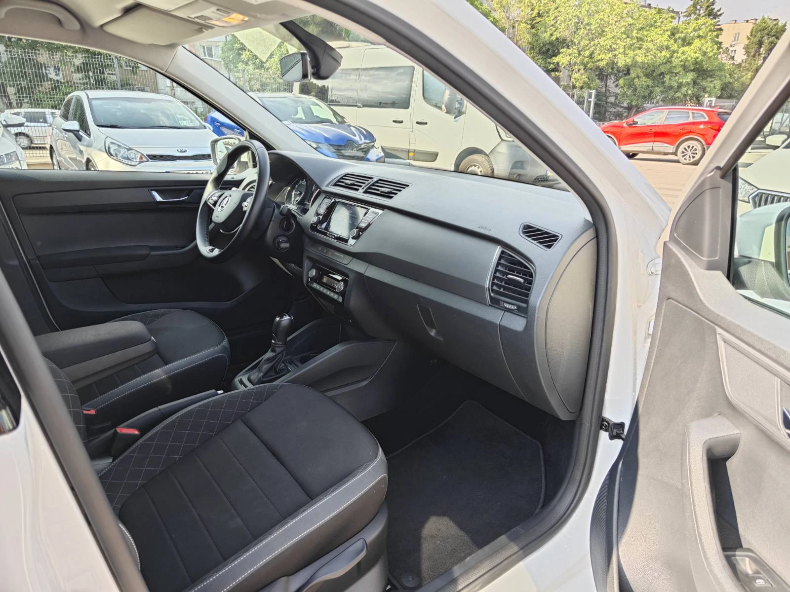 Skoda Fabia 1.0TSi/95k.c./Business/Automatic, снимка 10 - Автомобили и джипове - 55294360