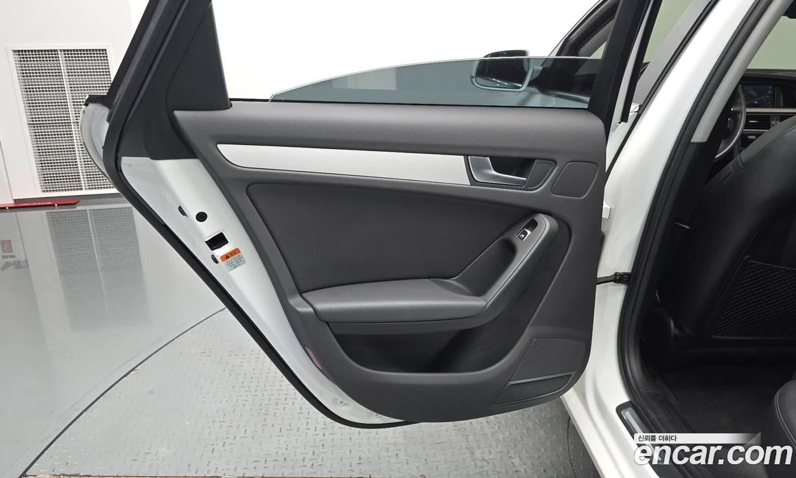 Audi A4 30 TDI B8, снимка 14 - Автомобили и джипове - 55676695