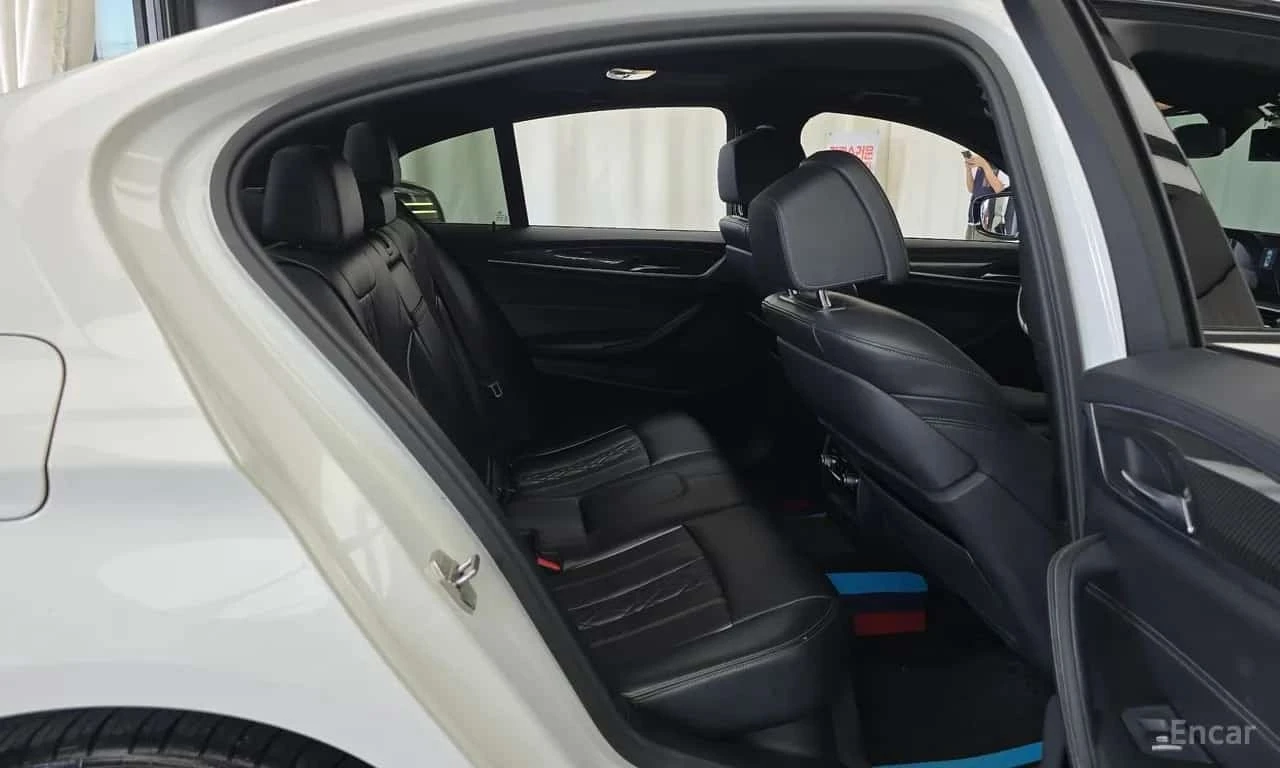 BMW 530 * 530i xDrive M Sport Package Plus * ЦЕНА ДО БГ, снимка 12 - Автомобили и джипове - 55737256