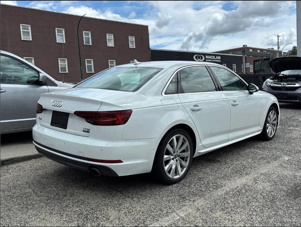 Audi A4 * Komfort * CARFAX * БЕЗ ПЪРВОНАЧАЛНА ВНОСКА, снимка 15 - Автомобили и джипове - 55884229