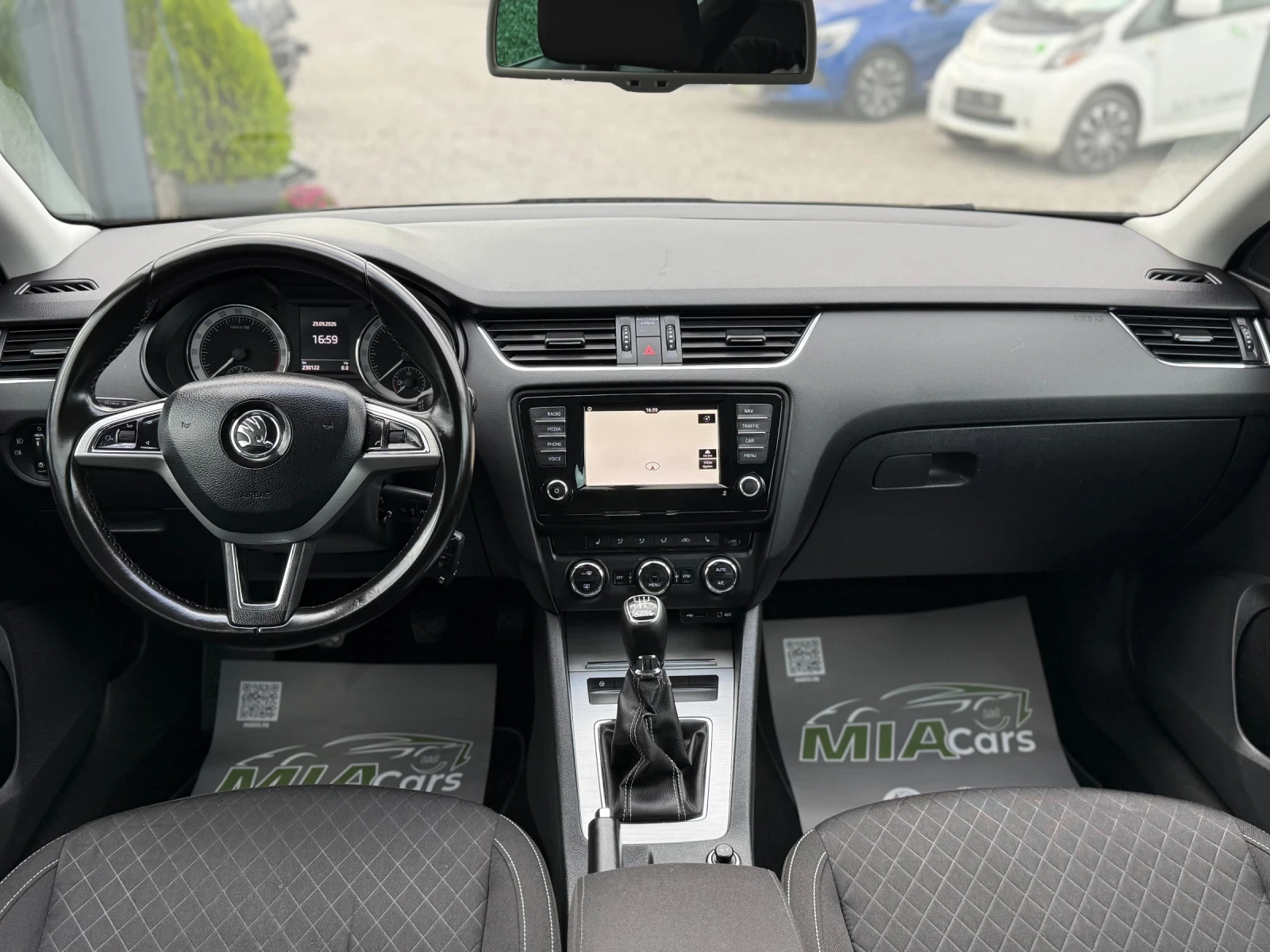 Skoda Octavia SPECIAL EDITION* 1.6TDI110h.p* EURO6* NAVIGATION, снимка 11 - Автомобили и джипове - 56200755