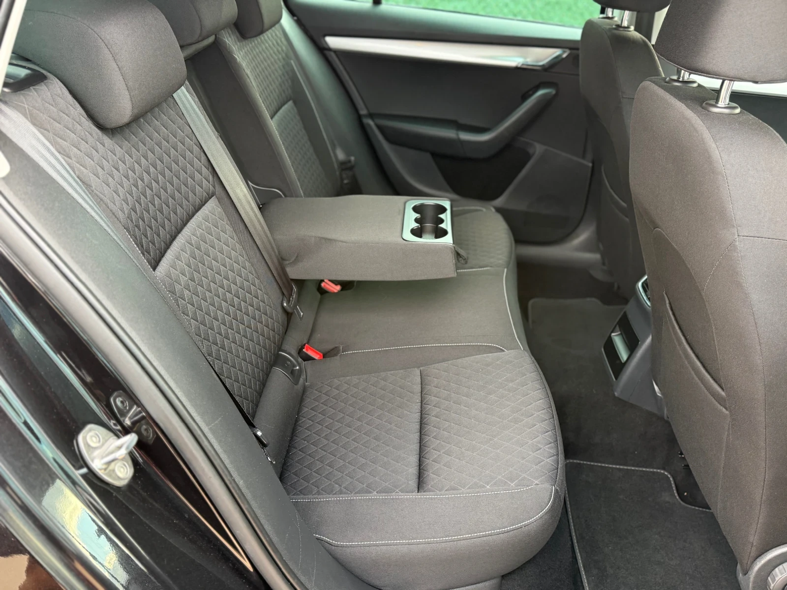 Skoda Octavia SPECIAL EDITION* 1.6TDI110h.p* EURO6* NAVIGATION, снимка 12 - Автомобили и джипове - 56200755