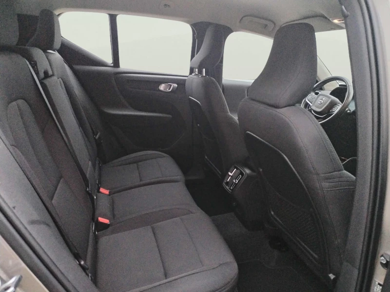 Volvo XC40 B4, снимка 10 - Автомобили и джипове - 52888322