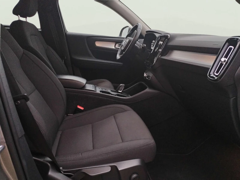 Volvo XC40 B4, снимка 9 - Автомобили и джипове - 52888322