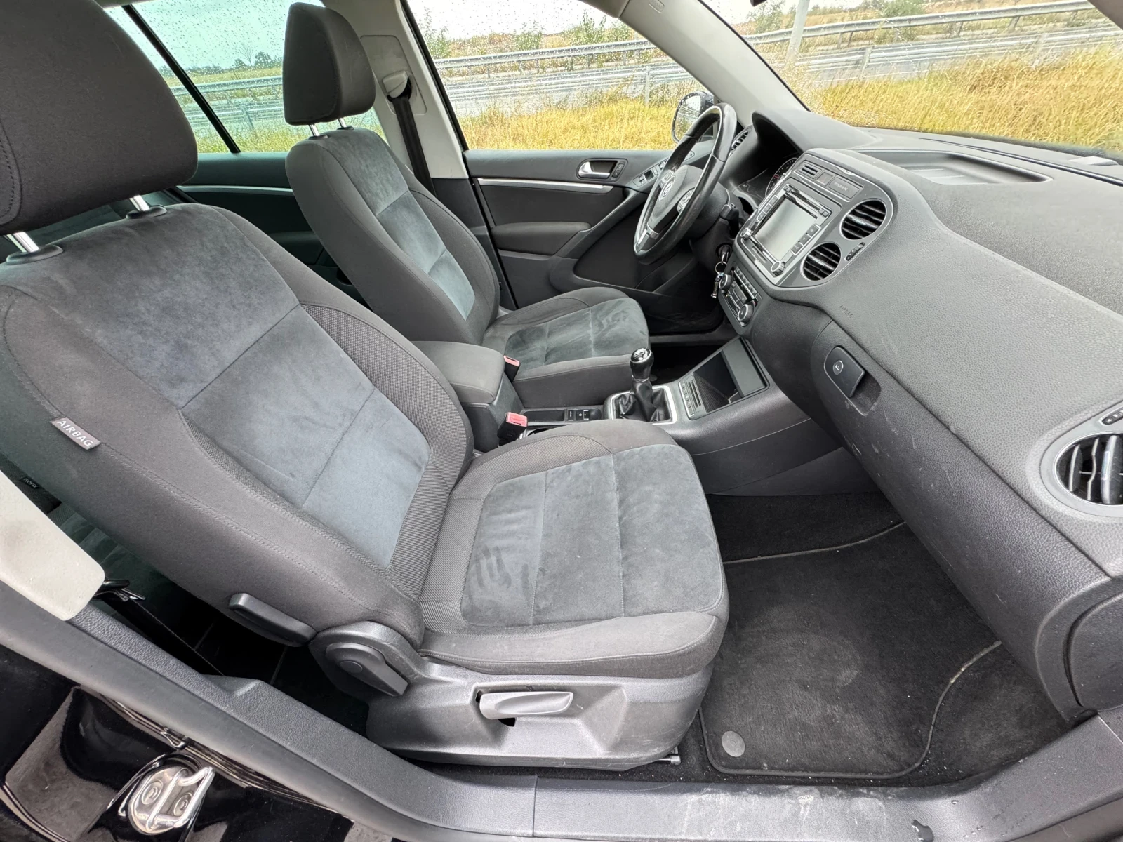 VW Tiguan 2.0 TDI / 4MOTION / LED / HIGHLINE 170 000km !!! | Mobile.bg — изображение 11