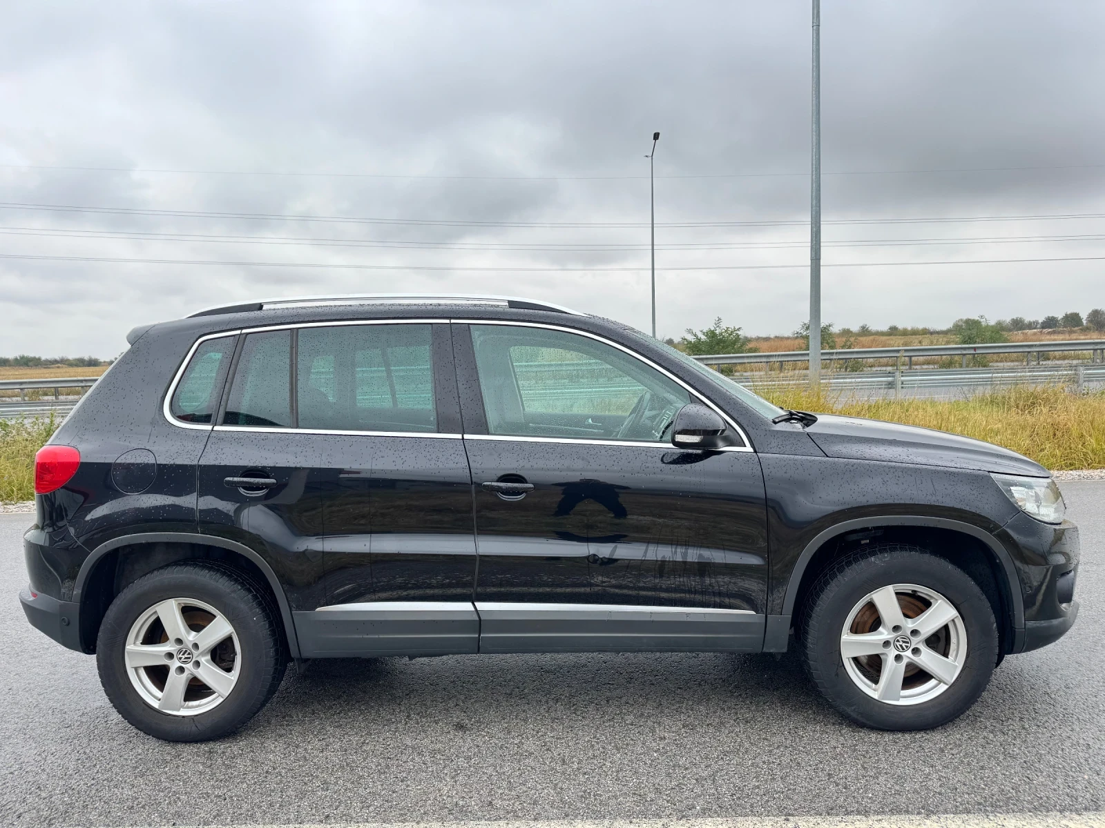 VW Tiguan 2.0 TDI / 4MOTION / LED / HIGHLINE 170 000km !!! | Mobile.bg — изображение 5