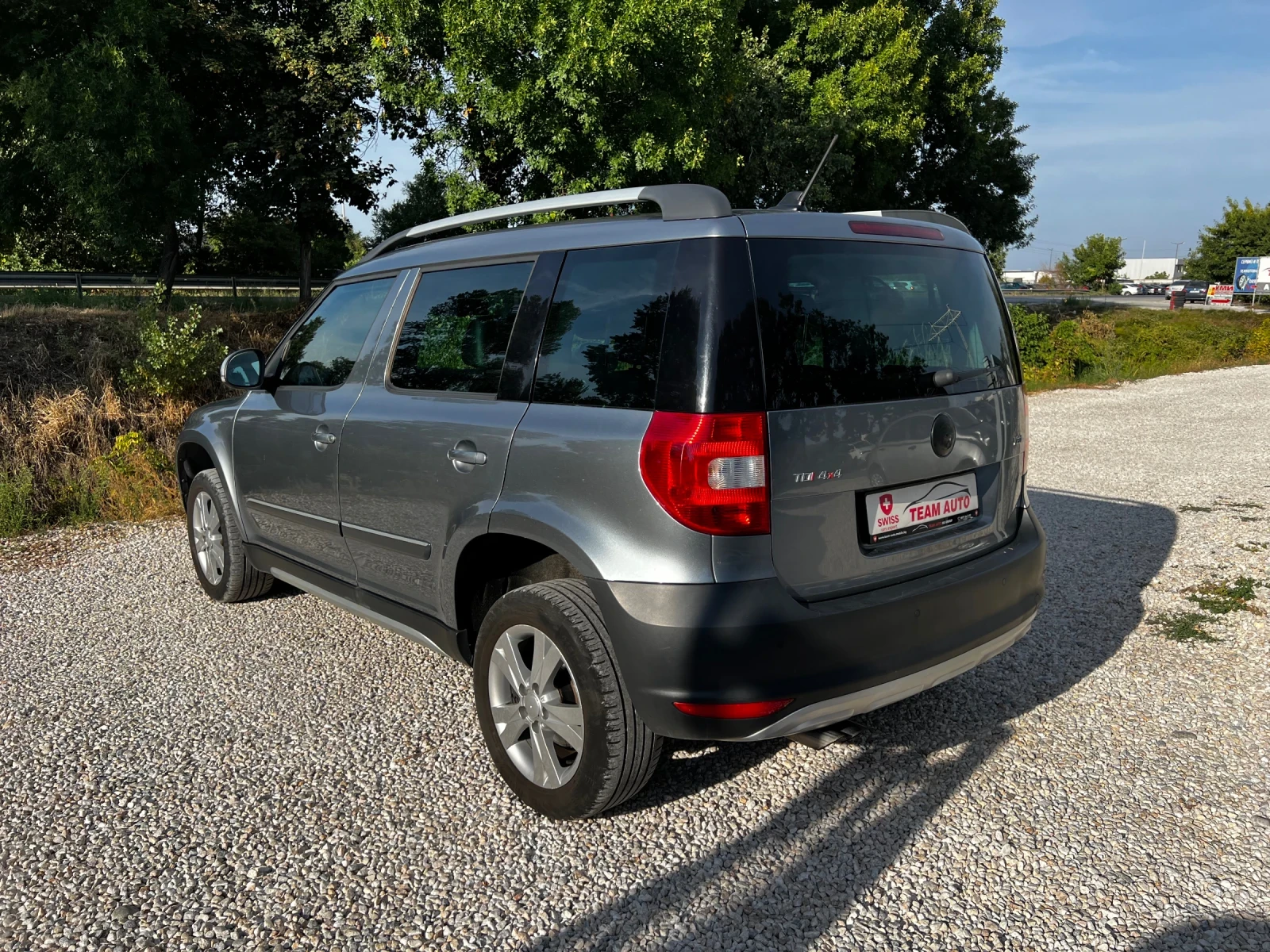 Skoda Yeti 2.0TDI 4X4 AUTOMATIC/NAVI/SWISS EDITION - изображение 6