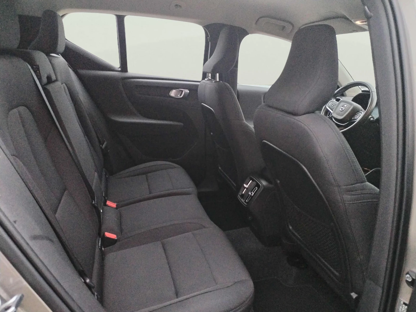 Volvo XC40 B4 - изображение 10