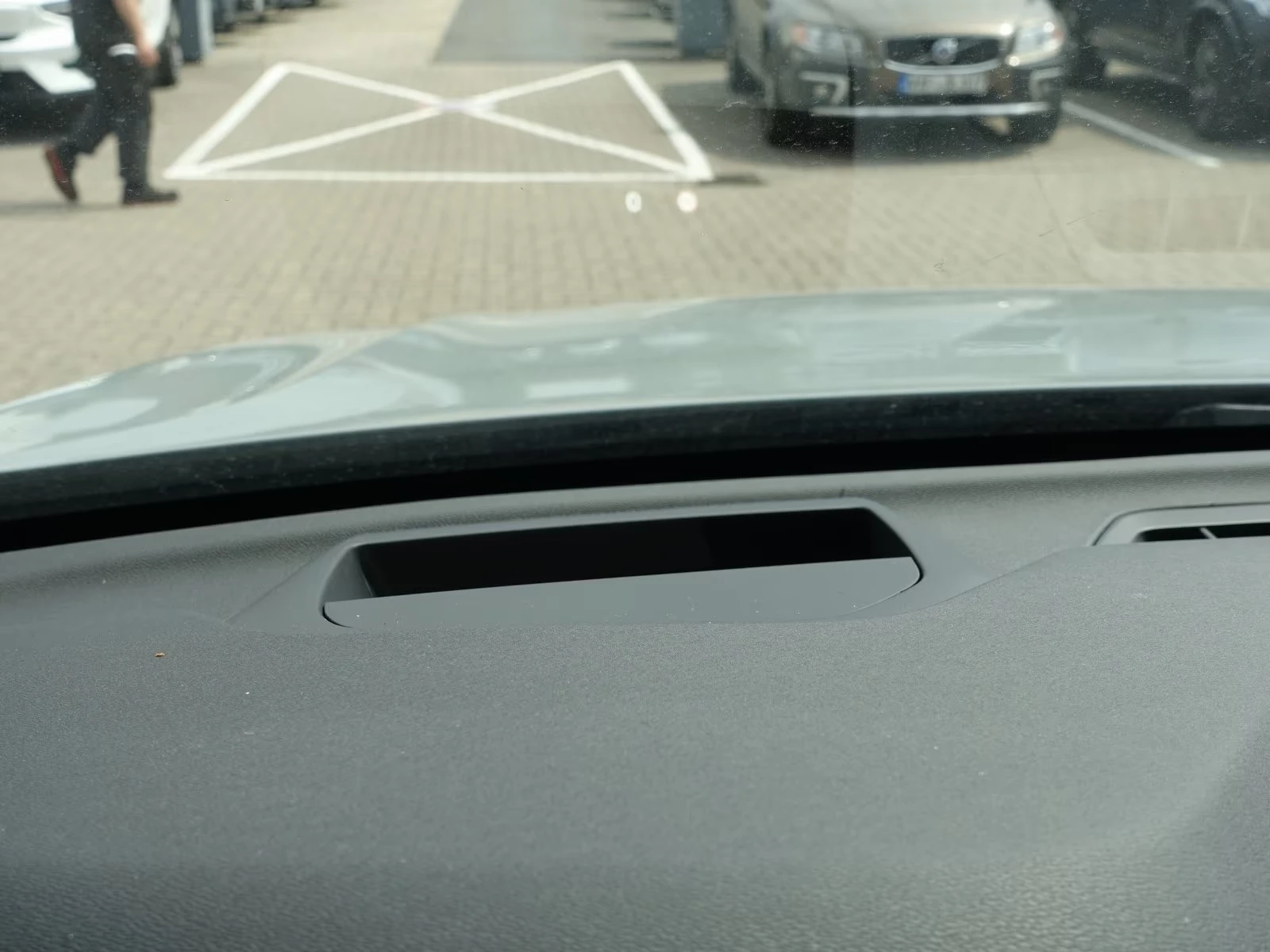 Volvo XC60 NEW 2026 T8 AWD Black Edition Plus, снимка 9 - Автомобили и джипове - 55570784
