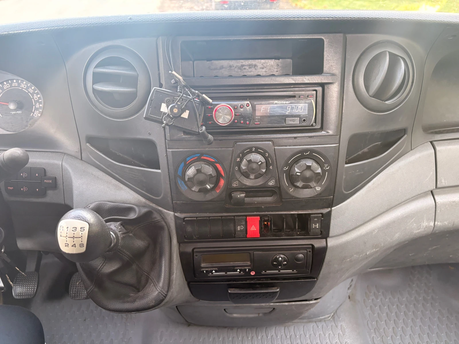 Iveco Daily 35C18/T, снимка 15 - Бусове и автобуси - 56520839