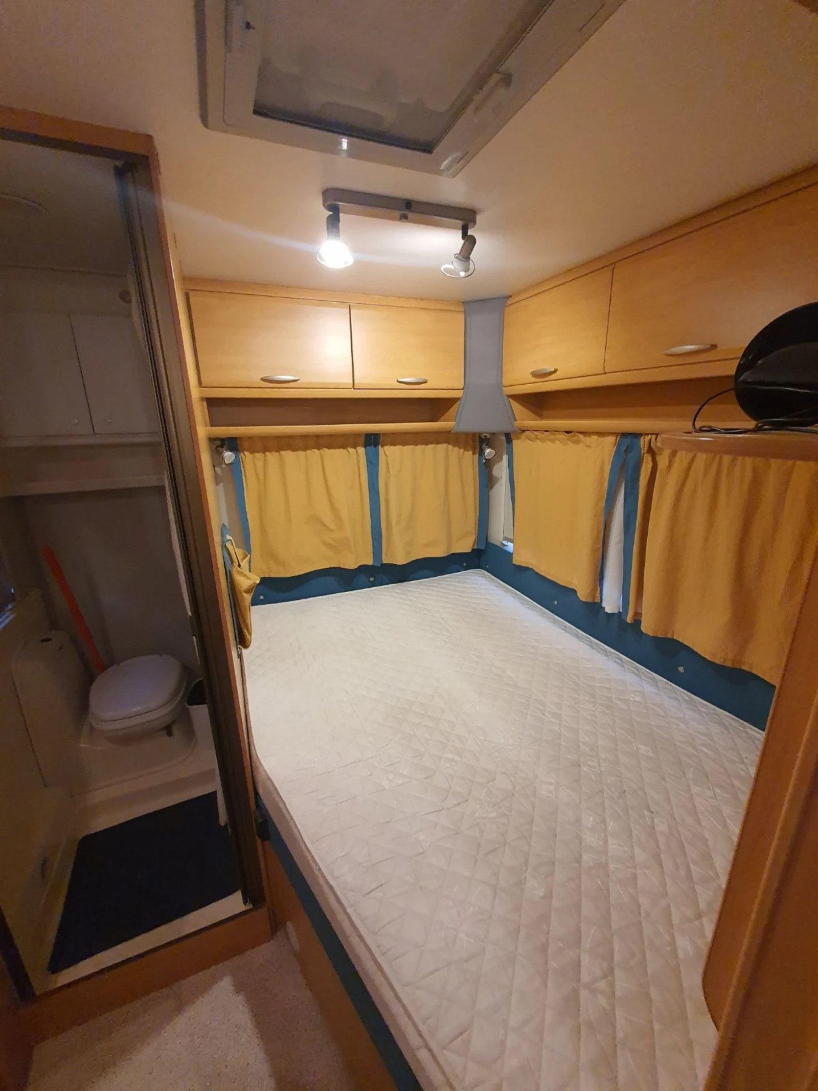 Каравана Knaus Sudwind 500, снимка 3 - Каравани и кемпери - 54399040
