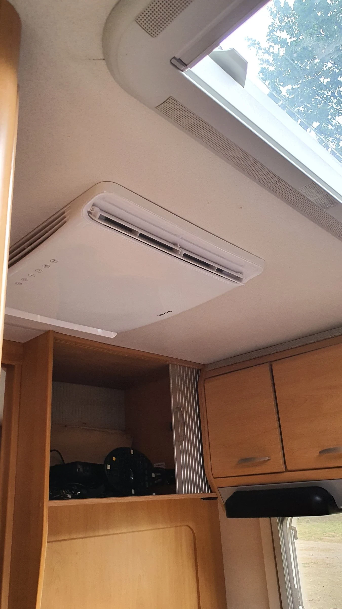 Каравана Knaus Sudwind 500, снимка 7 - Каравани и кемпери - 54399040