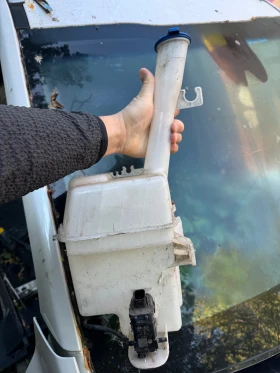 Kia Niro 2017г казанче за чистачките, снимка 3