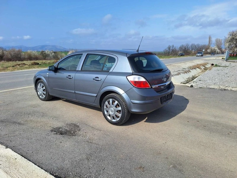 Opel Astra 1.7 CDTI, снимка 4 - Автомобили и джипове - 47539907