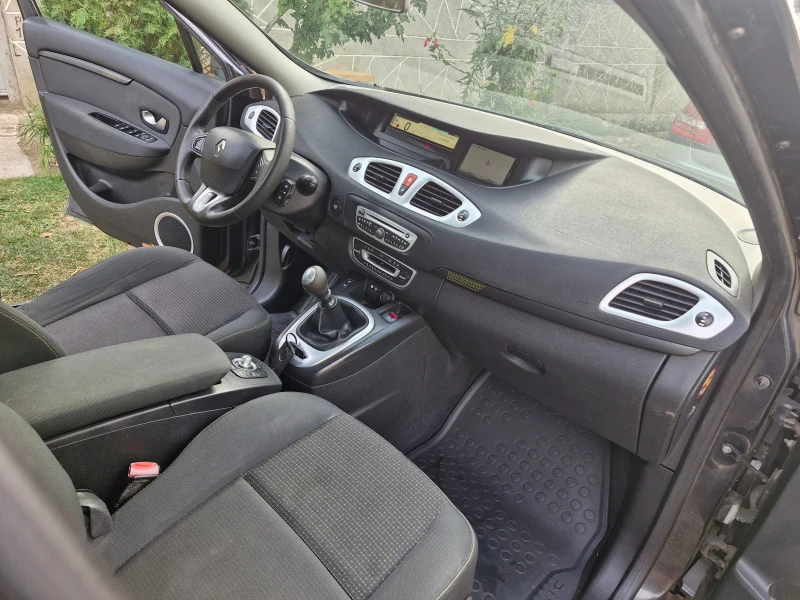 Renault Scenic 1.5DCI, снимка 12 - Автомобили и джипове - 52867043