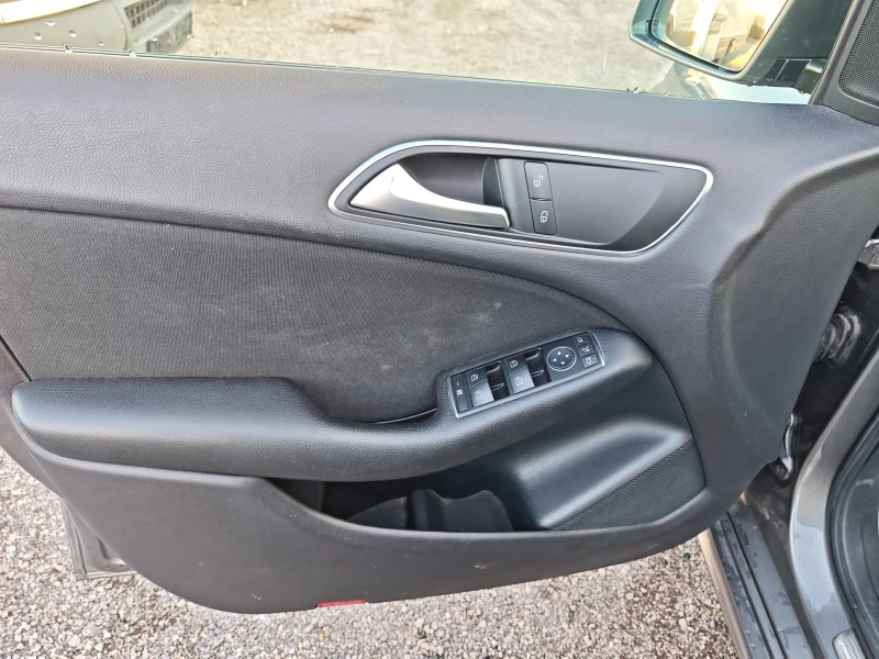 Mercedes-Benz B 180 Реални 148х.км. Камера 6 скорости Италия Euro5B , снимка 11 - Автомобили и джипове - 52297004