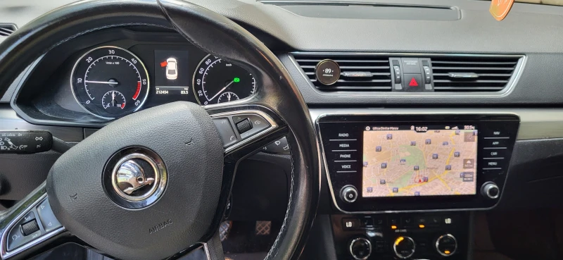 Skoda Superb, снимка 8 - Автомобили и джипове - 52444134