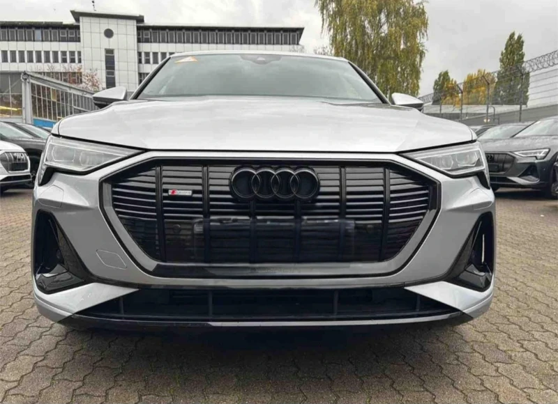 Audi E-Tron Quatro/Sportback/55/2xS line/Kam, снимка 2 - Автомобили и джипове - 52787328