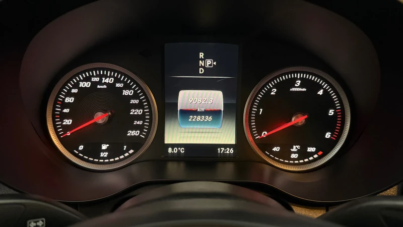 Mercedes-Benz C 220 ЕДИН СОБСТВЕНИК/CUSTOM САЛОН/ПОДГРЕВ/ЛИЗИНГ/БАРТЕР, снимка 7 - Автомобили и джипове - 53478272