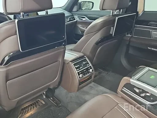 BMW 740 Li / XDRIVE / M SPORT/360 / 3хTV / МАСАЖИ / ЛИЗИНГ, снимка 12 - Автомобили и джипове - 55696184
