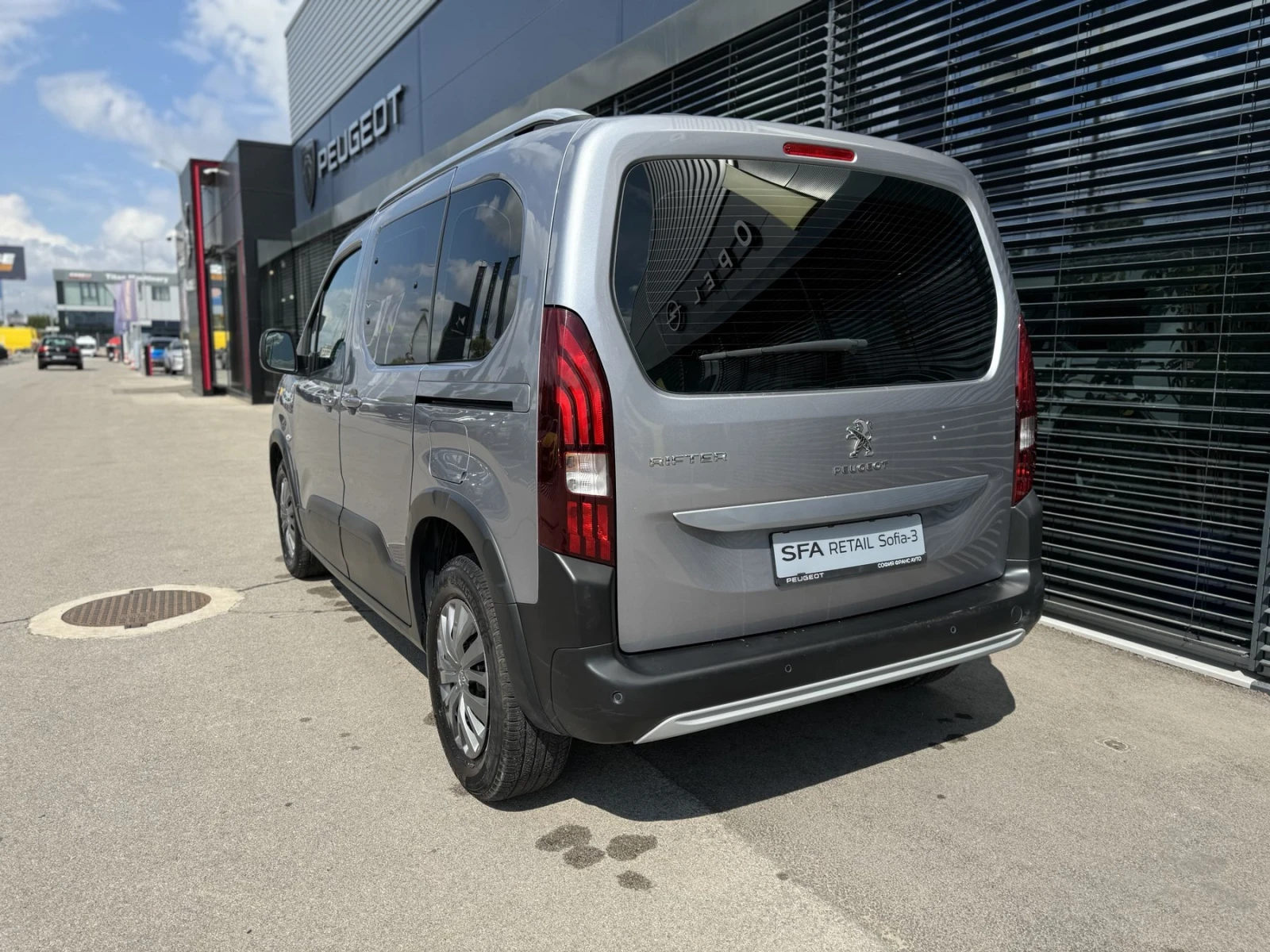 Peugeot Rifter MPV Standard ALLURE 1.5 BlueHDI 130 hp BVM6 E 6.3 - изображение 7