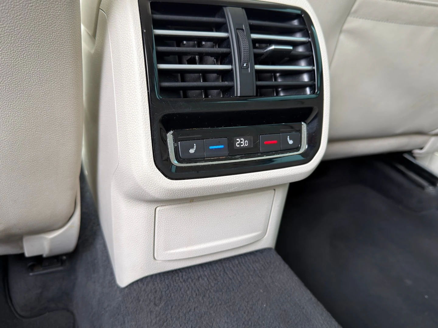 VW Passat VW Passat Var. Comfortline 2.0TDI SCR BMT - изображение 9