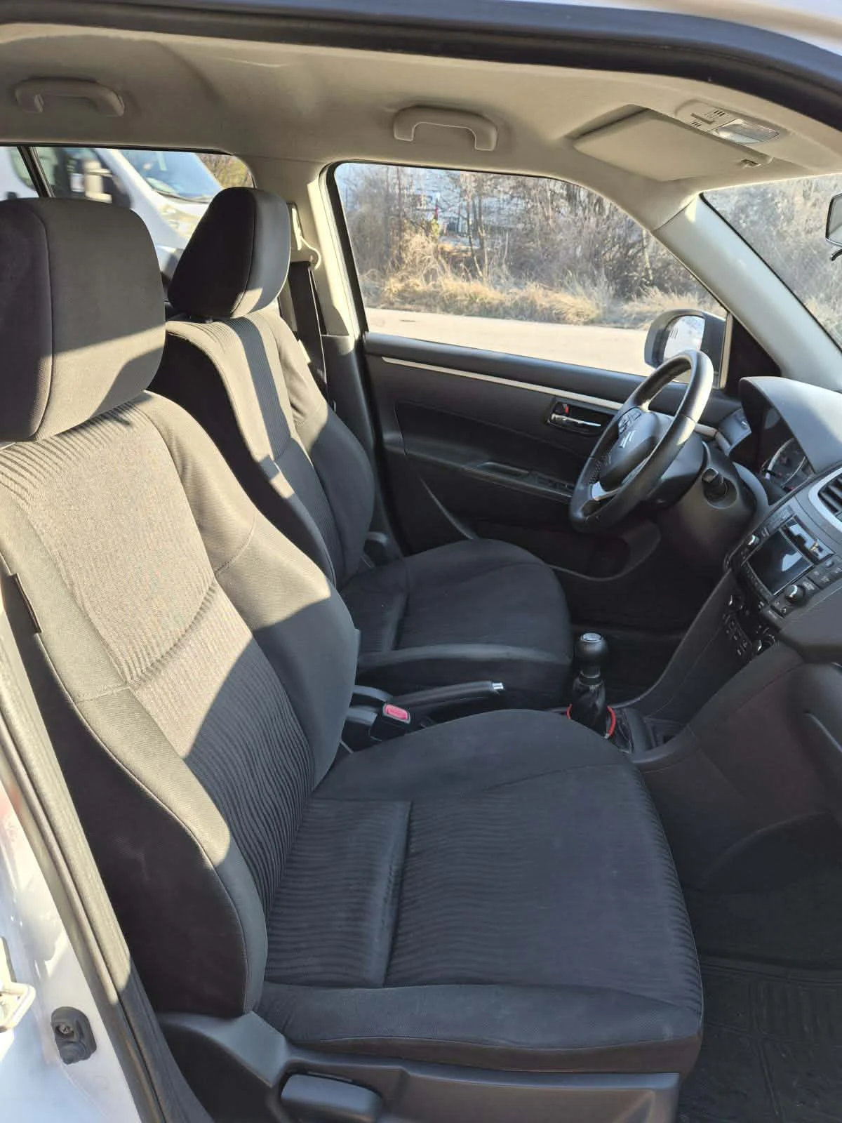 Suzuki Swift 1.3DDIS, снимка 9 - Автомобили и джипове - 53763024