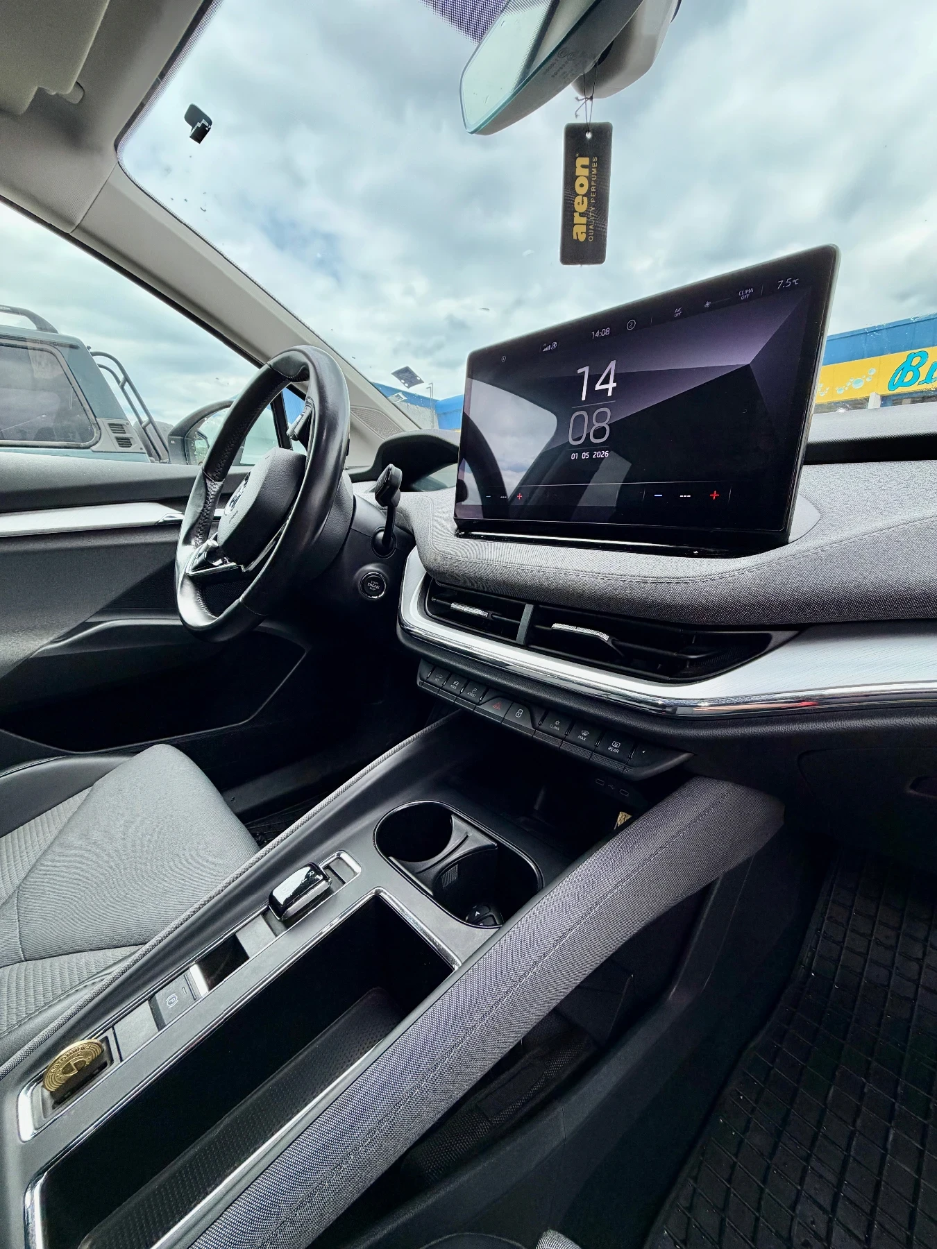 Skoda Enyaq iV80, снимка 2 - Автомобили и джипове - 54401517