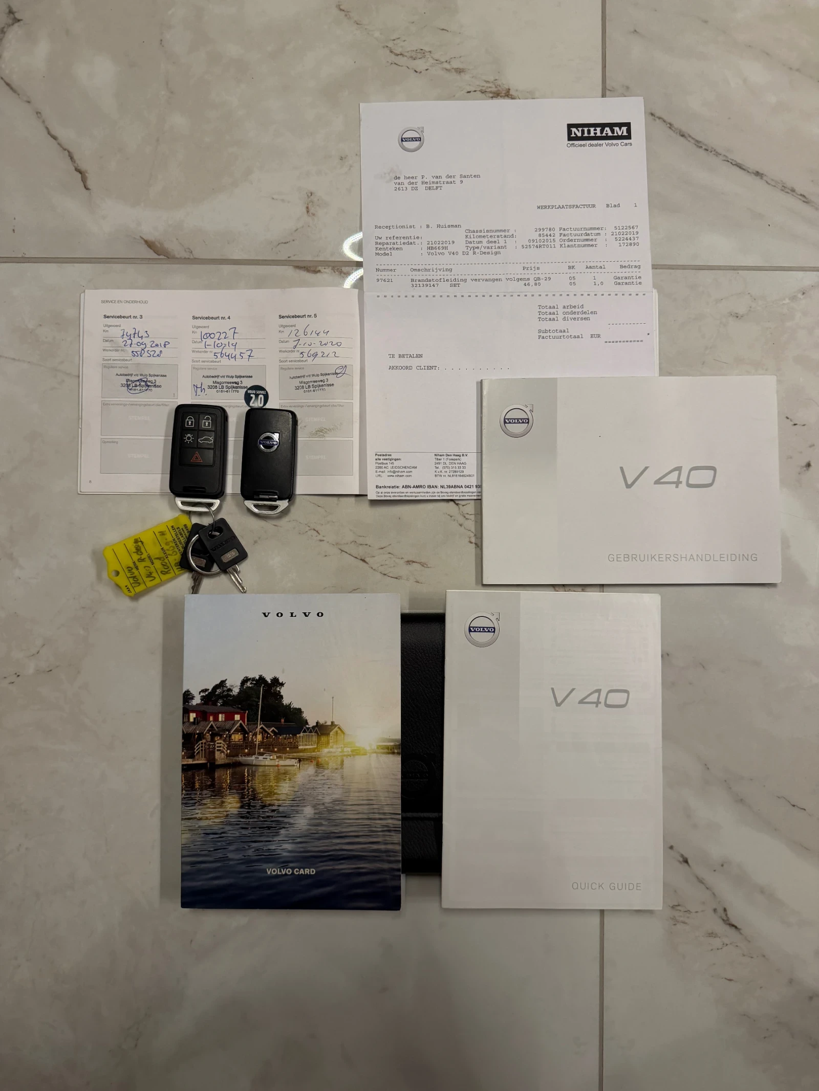 Volvo V40 2.0D D2 R-Design, снимка 17 - Автомобили и джипове - 54644623