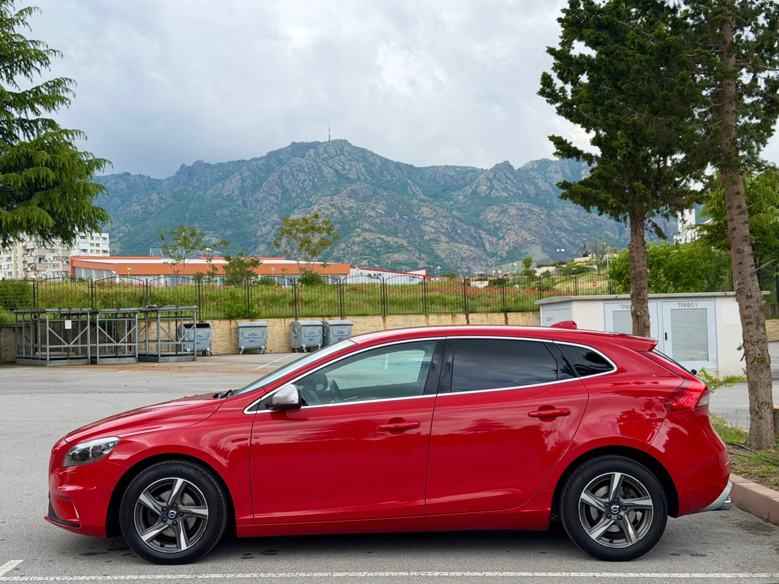 Volvo V40 2.0D D2 R-Design, снимка 2 - Автомобили и джипове - 54644623