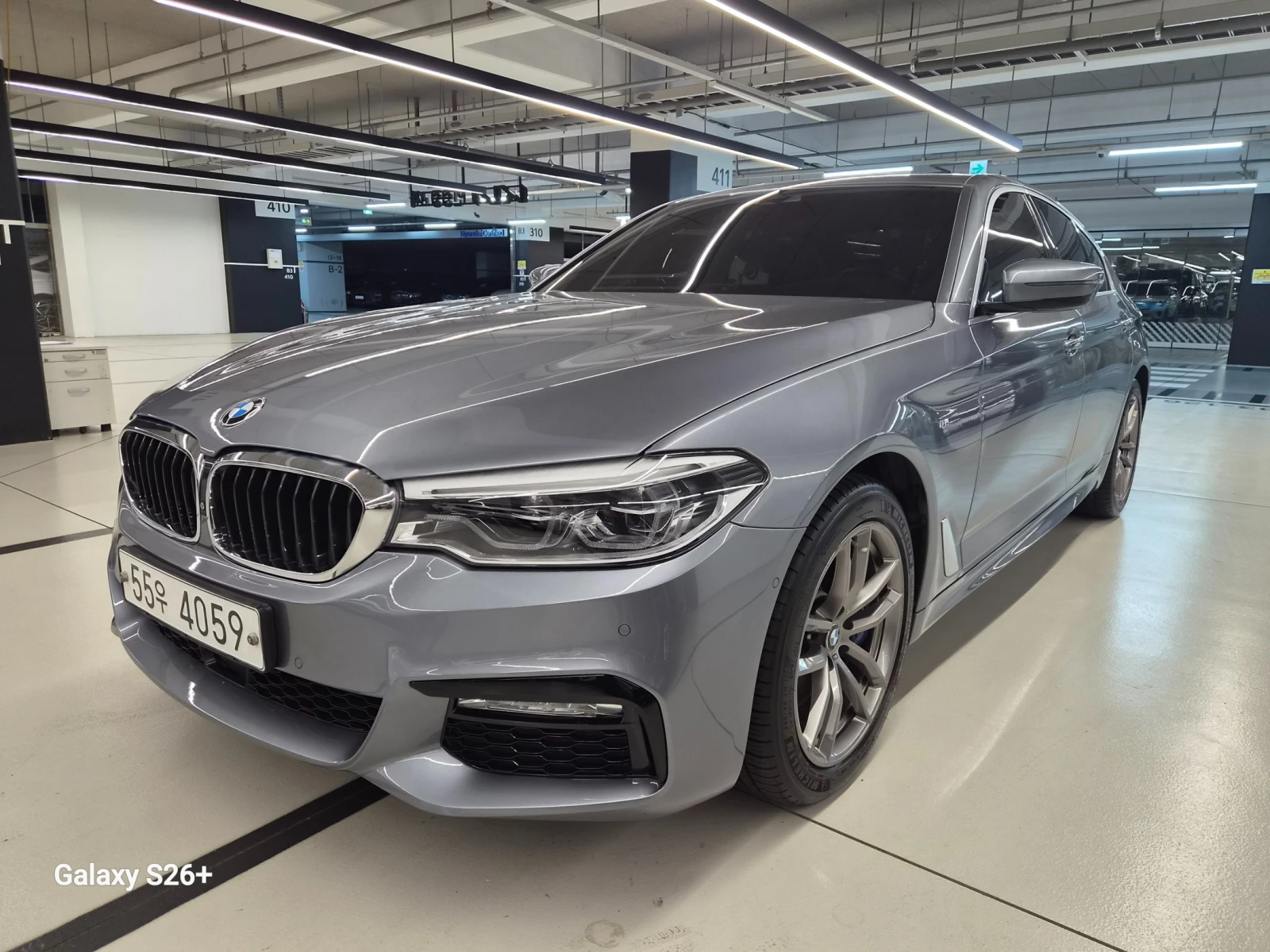 BMW 530 M-PK* 360* DIS* HEAD-UP* ОБДУХ* КРАЙНА ЦЕНА* AMBIE, снимка 2 - Автомобили и джипове - 55010365