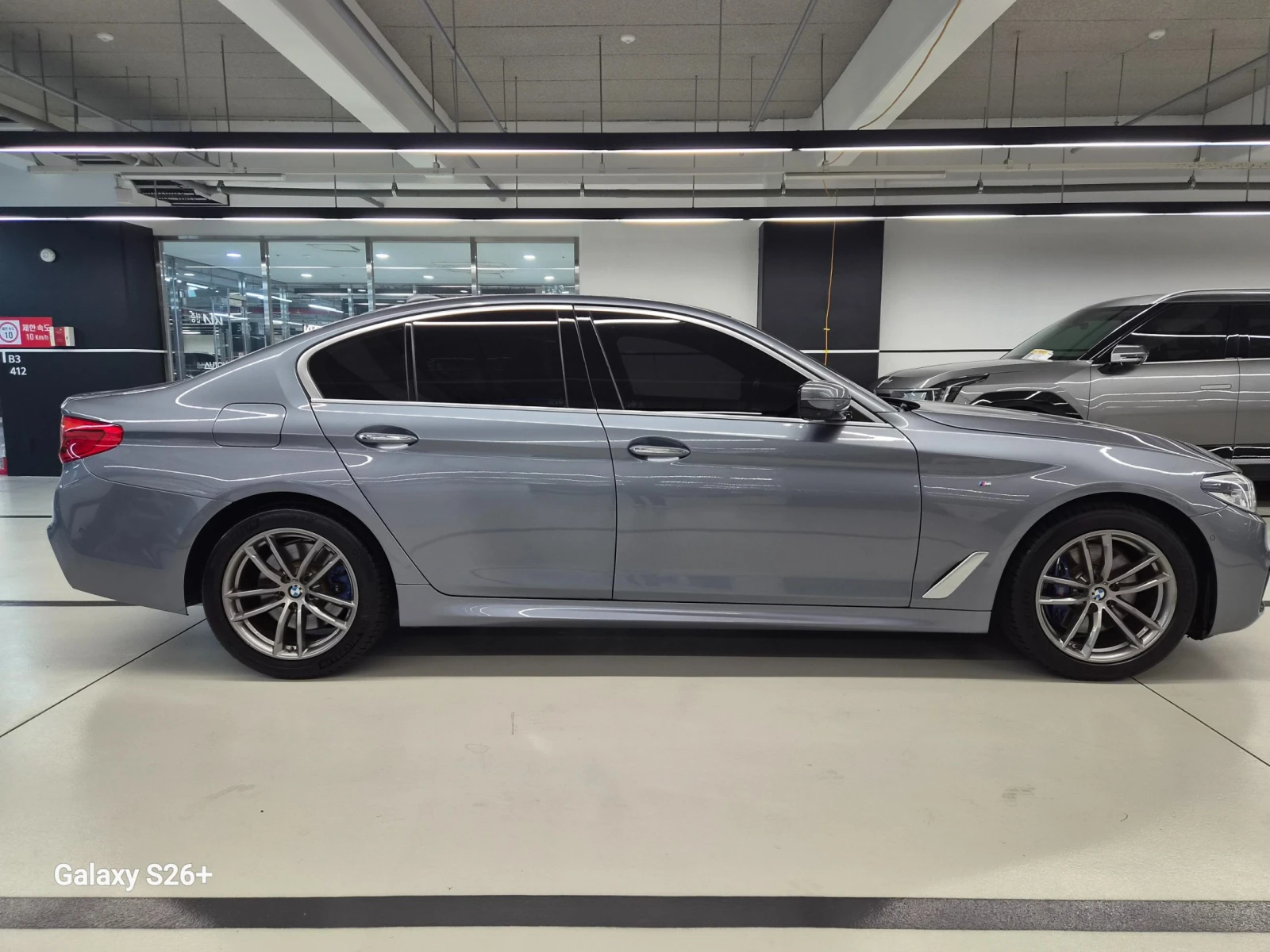 BMW 530 M-PK* 360* DIS* HEAD-UP* ОБДУХ* КРАЙНА ЦЕНА* AMBIE, снимка 6 - Автомобили и джипове - 55010365