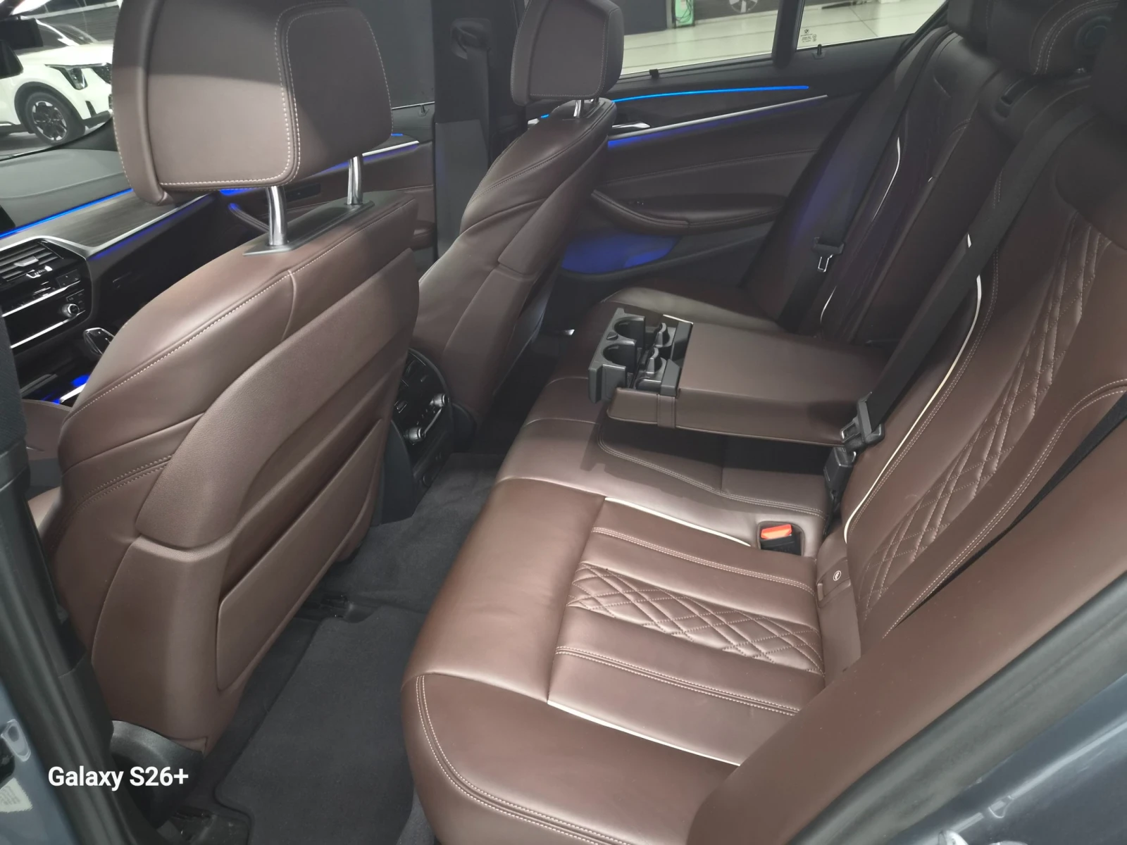 BMW 530 M-PK* 360* DIS* HEAD-UP* ОБДУХ* КРАЙНА ЦЕНА* AMBIE, снимка 13 - Автомобили и джипове - 55010365