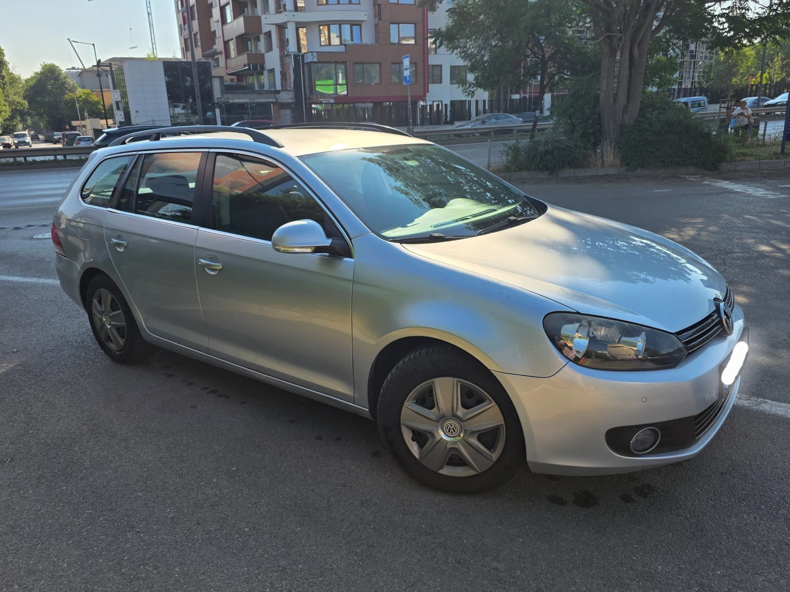 VW Golf Variant 6  1.6 TDI комби, снимка 3 - Автомобили и джипове - 55056414