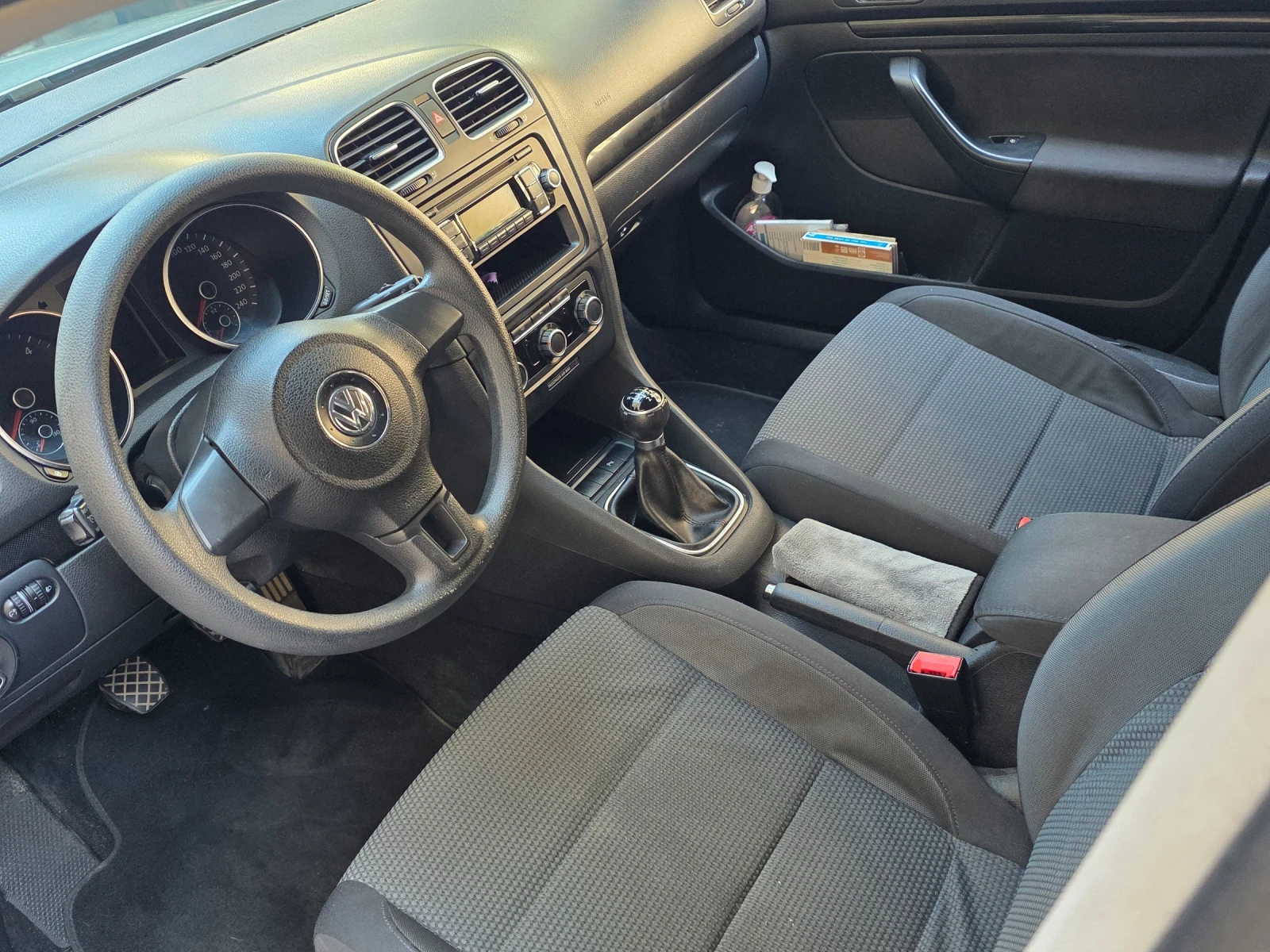 VW Golf Variant 6  1.6 TDI комби, снимка 11 - Автомобили и джипове - 55056414