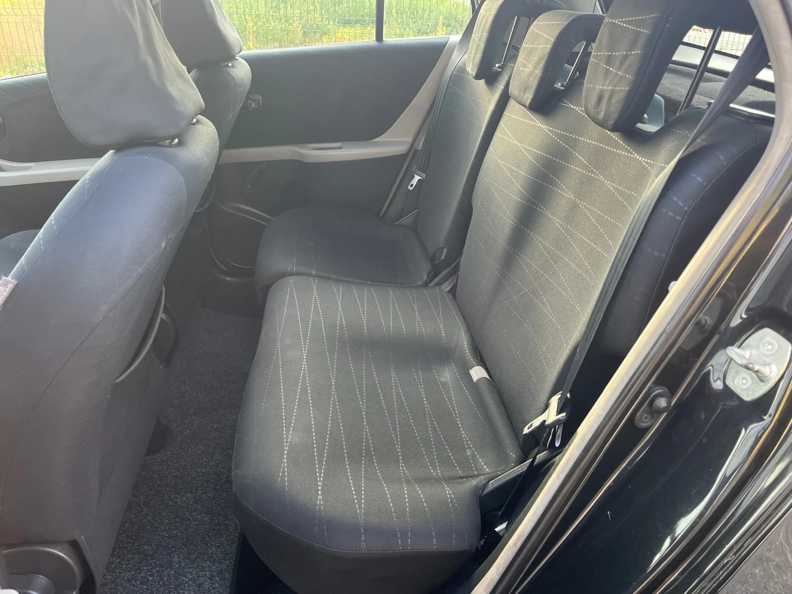Toyota Yaris 1.4 D4D Автоматик !, снимка 11 - Автомобили и джипове - 55425043