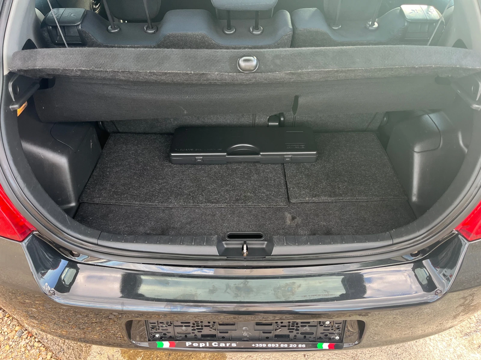 Toyota Yaris 1.4 D4D Автоматик !, снимка 14 - Автомобили и джипове - 55425043