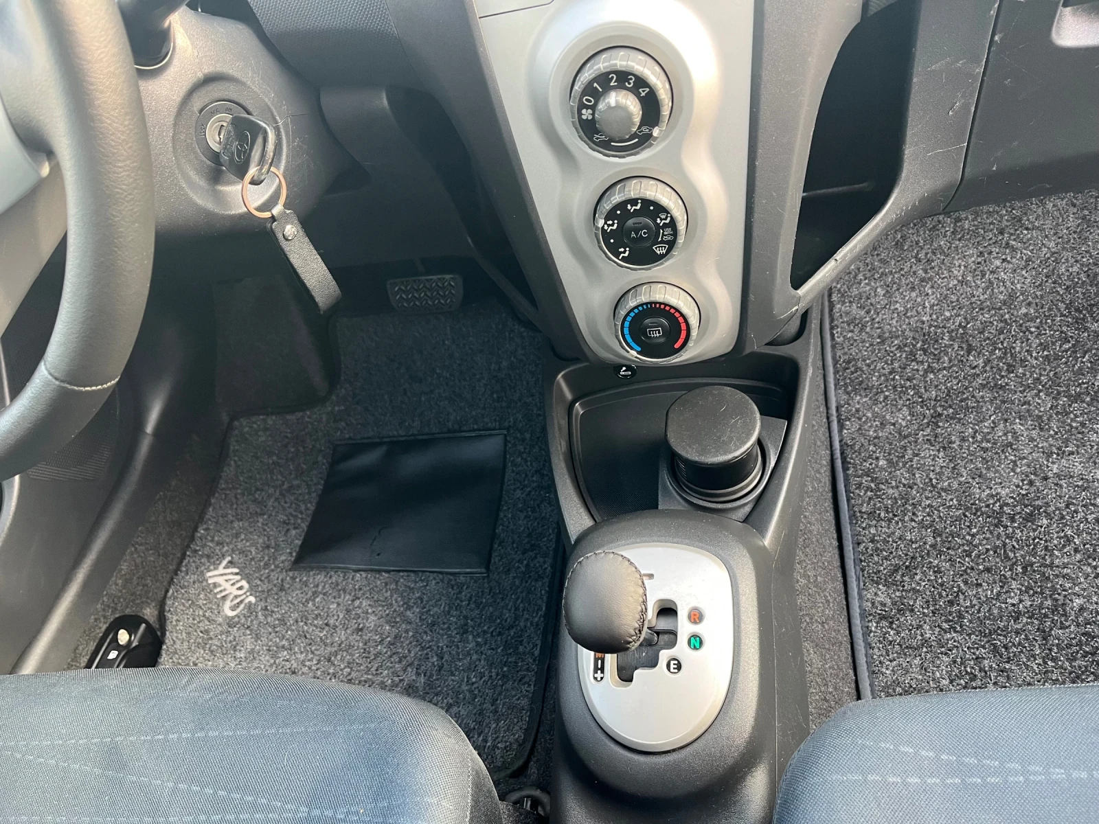 Toyota Yaris 1.4 D4D Автоматик !, снимка 10 - Автомобили и джипове - 55425043