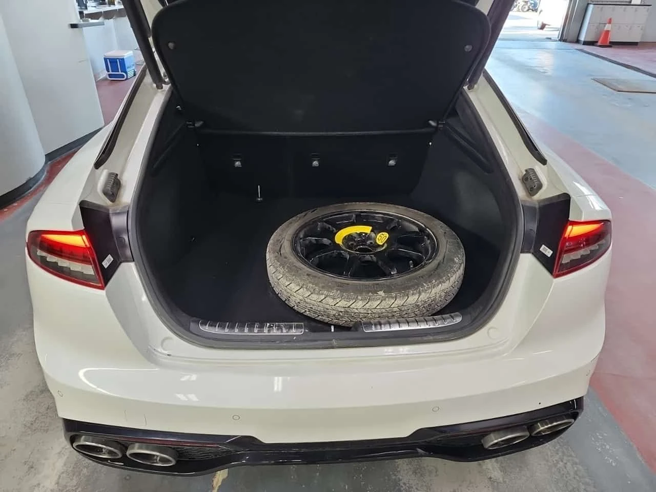 Kia Stinger * GT ELITE * АВТОКРЕДИТ БЕЗ ПЪРВОНАЧАЛНА ВНОСКА* , снимка 14 - Автомобили и джипове - 55562210