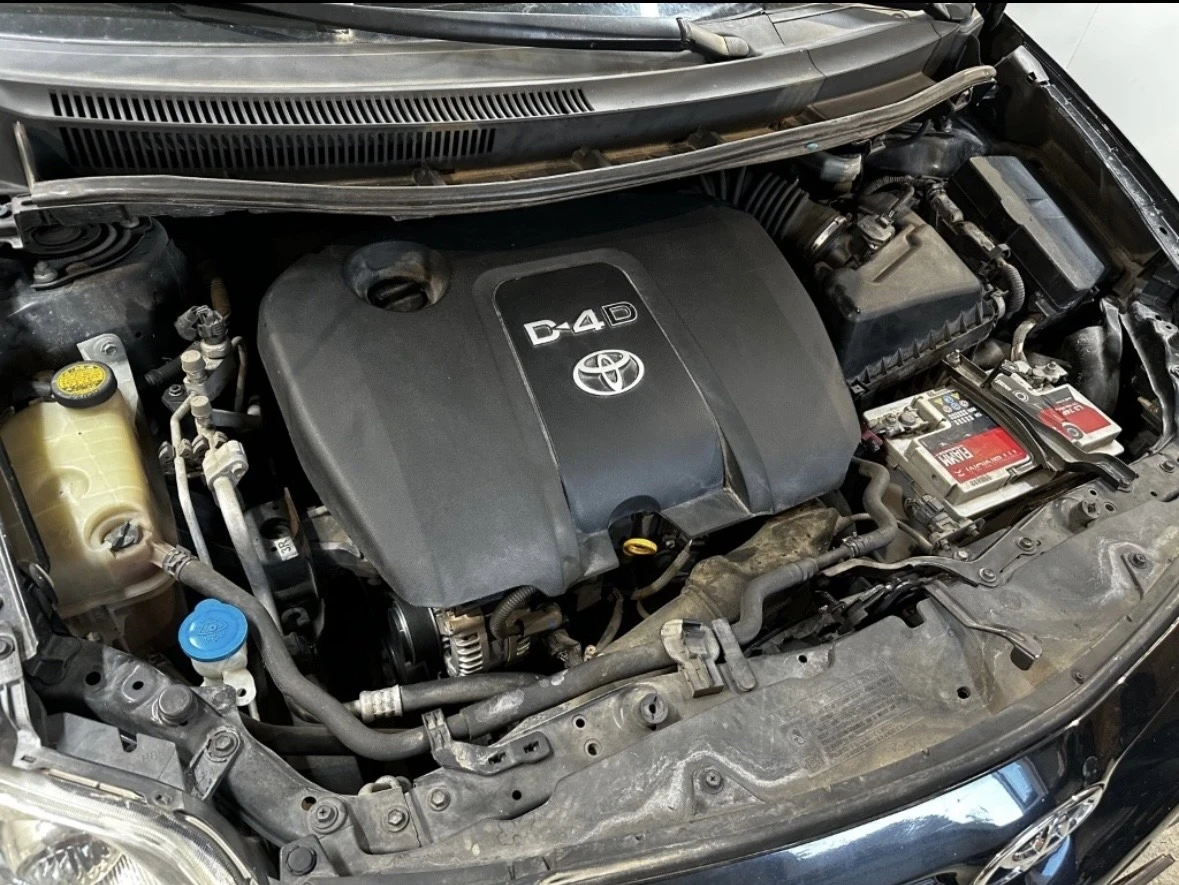 Toyota Auris 1.4 D4D, снимка 5 - Автомобили и джипове - 55656792
