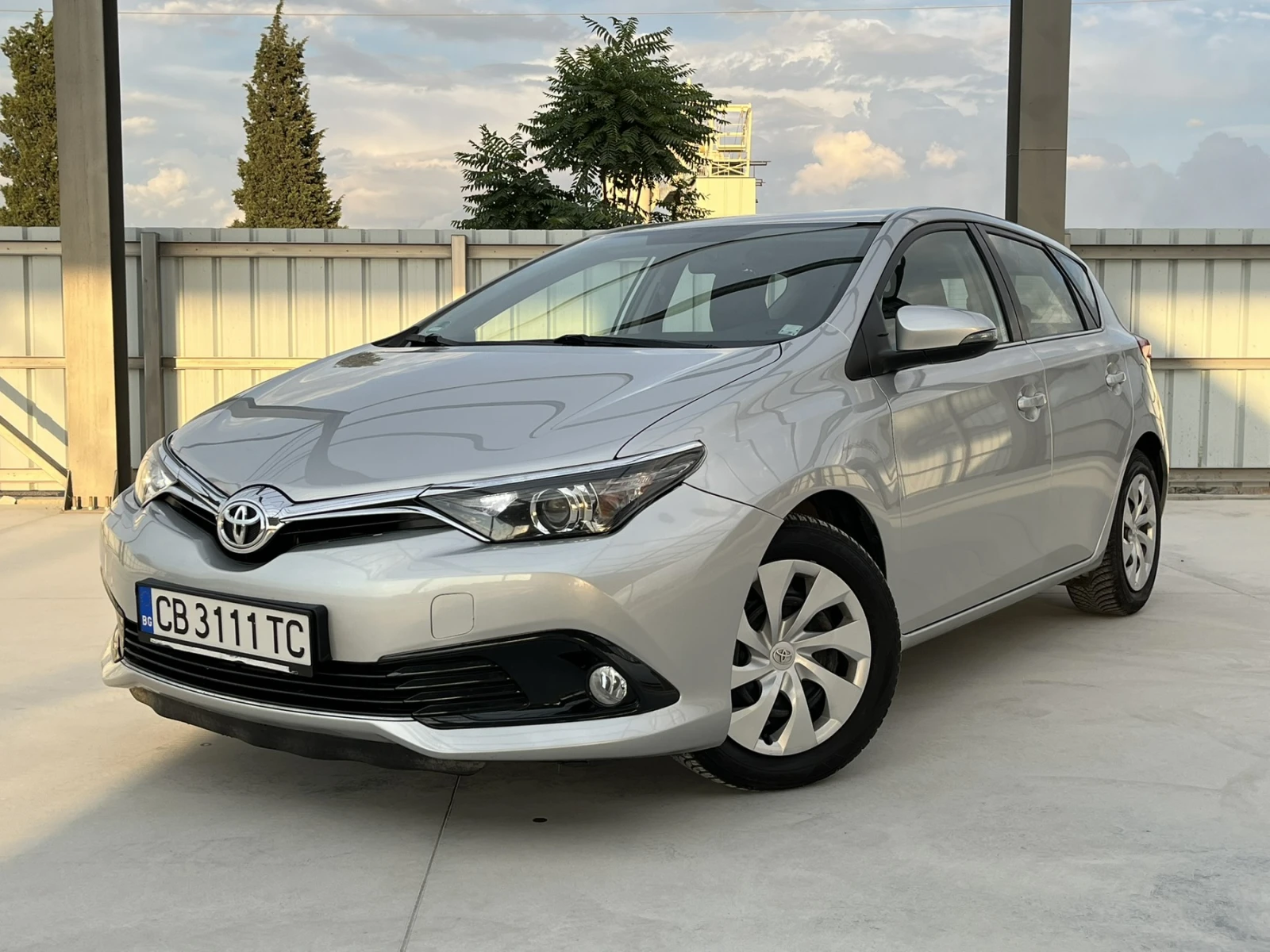 Toyota Auris 1.2T MT