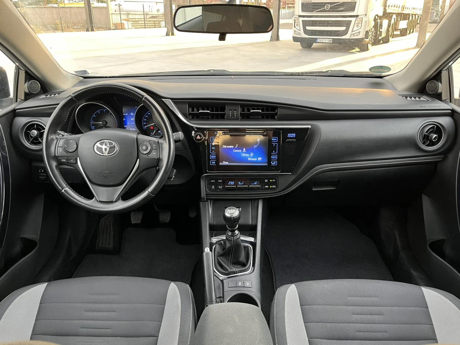 Toyota Auris 1.2T MT | Mobile.bg � ����������� 9