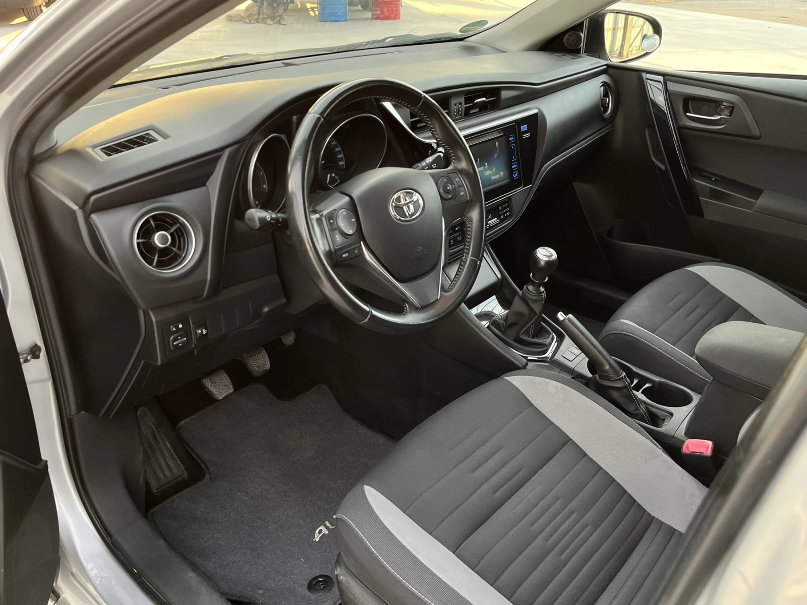 Toyota Auris 1.2T MT | Mobile.bg � ����������� 8