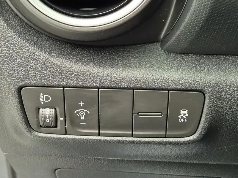 Hyundai Kona 1.6 2Wd Modern, снимка 11 - Автомобили и джипове - 56358662