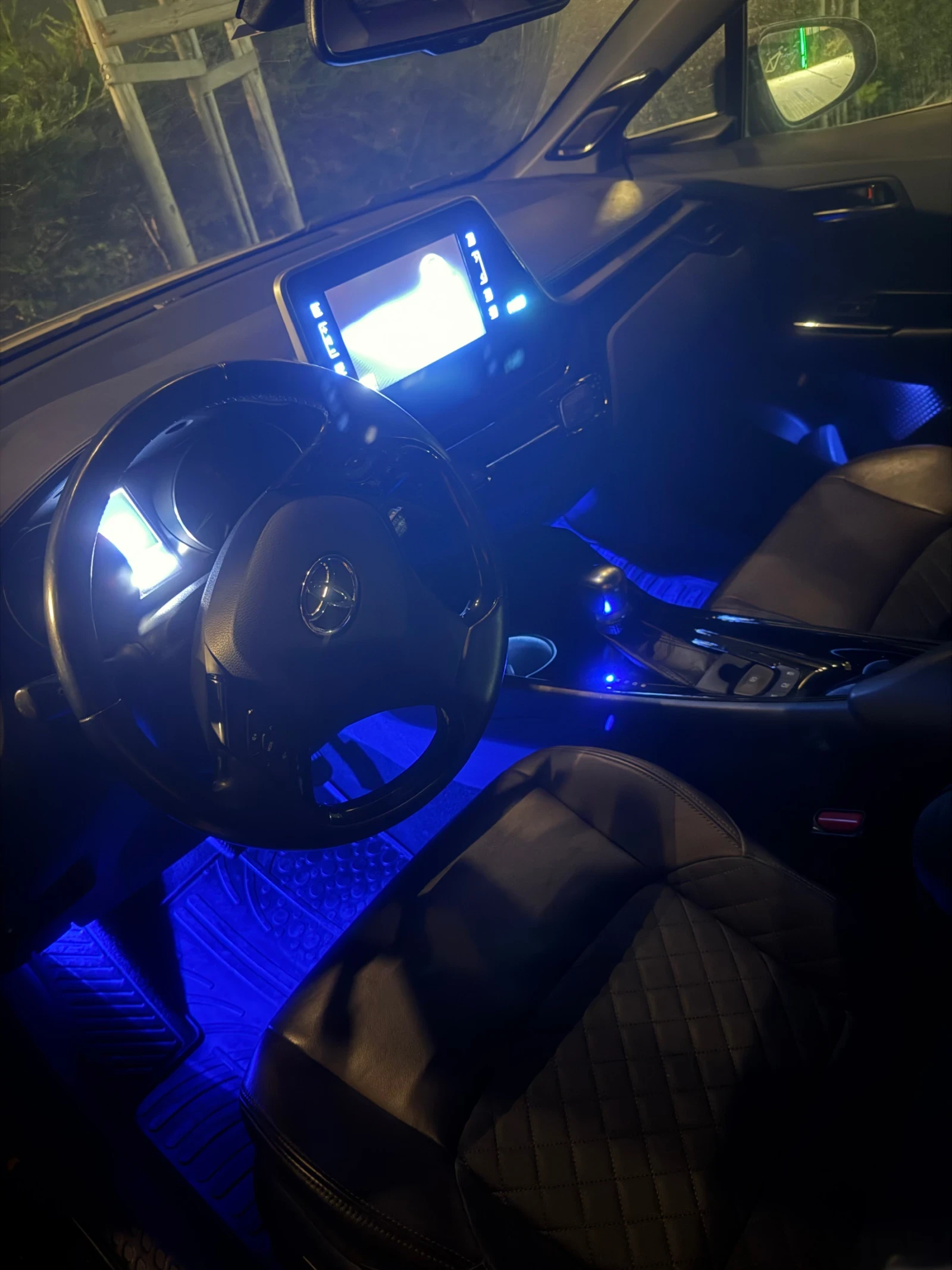 Toyota C-HR 1.8 FULL MAX CHROME Гаранция до 2029 г. - изображение 2